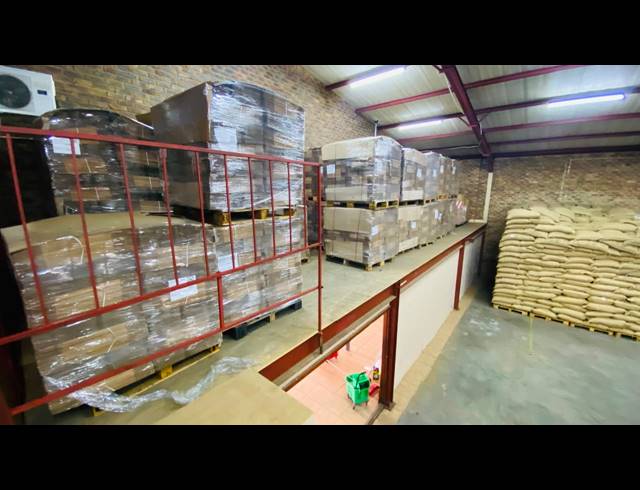 724M² WAREHOUSE TO LET IN ROOIHUISKRAAL